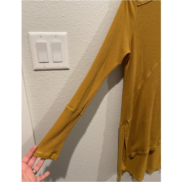 COMME TOI Yellow Tan Long Sleeve V-Neck Blouse - Picture 3 of 5